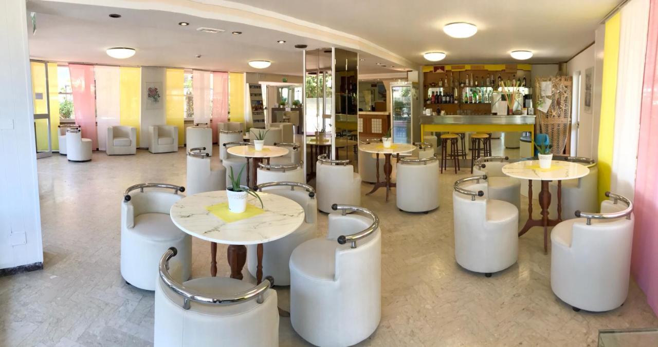 Hotel Naica Rimini Exterior foto