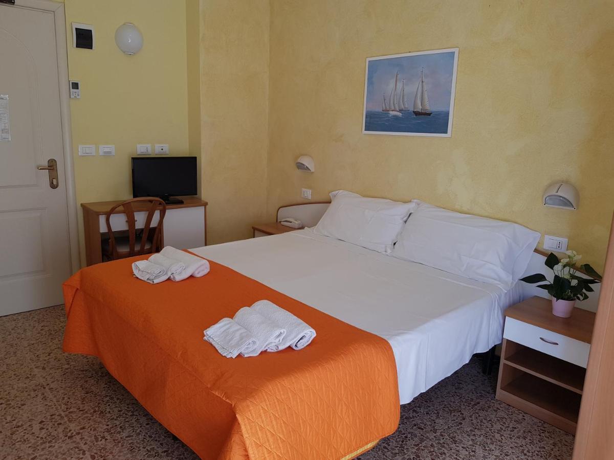 Hotel Naica Rimini Exterior foto